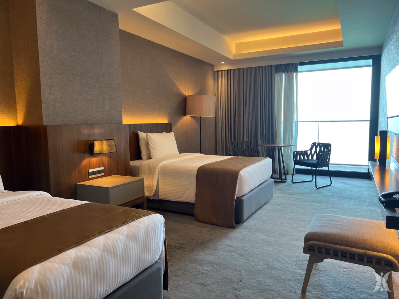 Guest rooms at the Reef 10